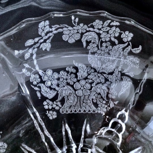 💲SALE💲Vintage New Martinsville Large Meadow Wreath Etched Clear Crystal Bowl - Picture 2 of 6